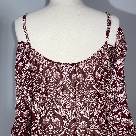 Forever 21 cold shoulder burgundy, top size medium - Picture 3 of 6